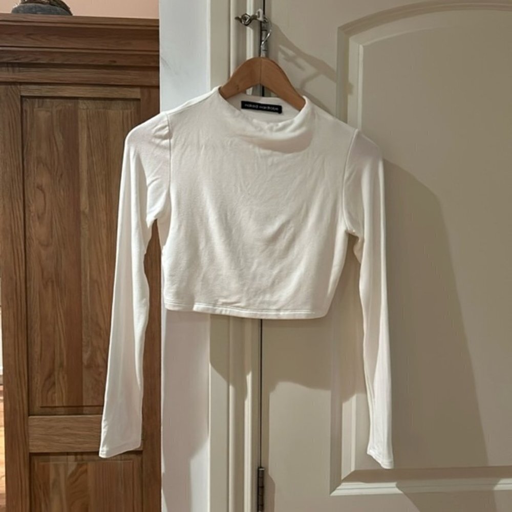 Naked wardrobe white long sleeve crop with open back medium